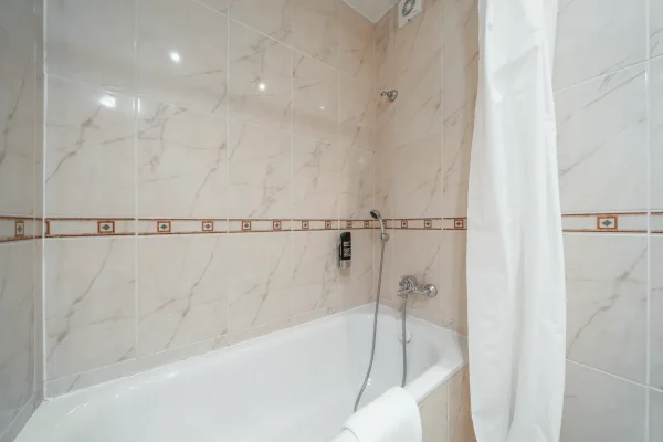 hotel-raffaello-praha-ubytovani-noir-hotels-triluzkovy-pokoj