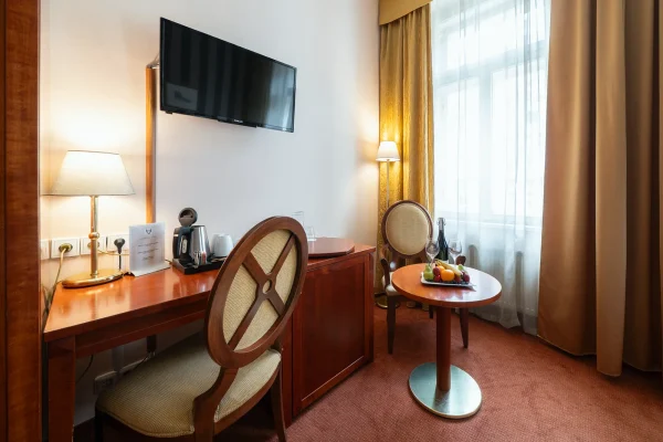 hotel-raffaello-praha-ubytovani-noir-hotels-triluzkovy-pokoj