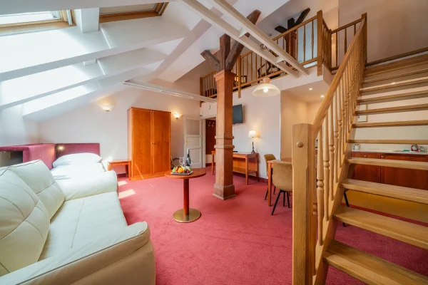 hotel-raffaello-praha-ubytovani-noir-hotels-dvoupodlazni-apartman