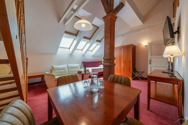 hotel-raffaello-praha-ubytovani-noir-hotels-dvoupodlazni-apartman