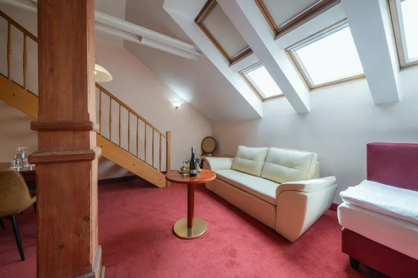 hotel-raffaello-praha-ubytovani-noir-hotels-dvoupodlazni-apartman