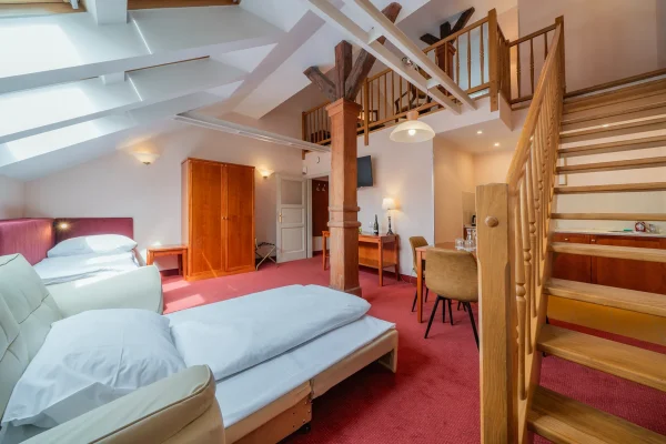 hotel-raffaello-praha-ubytovani-noir-hotels-dvoupodlazni-apartman