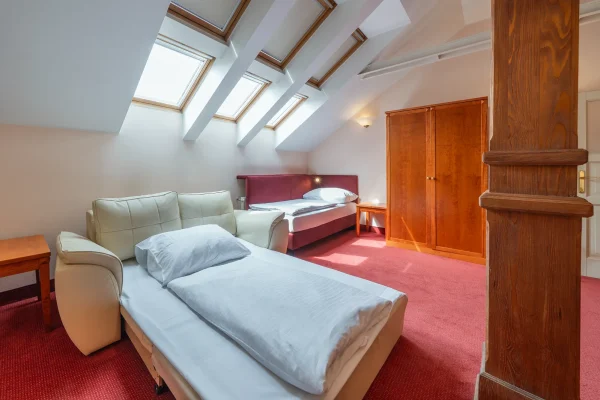 hotel-raffaello-praha-ubytovani-noir-hotels-dvoupodlazni-apartman