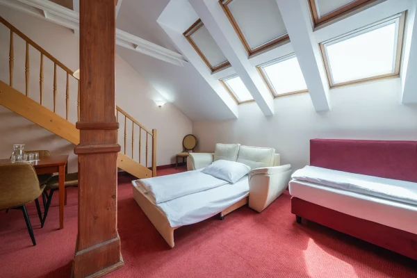 hotel-raffaello-praha-ubytovani-noir-hotels-dvoupodlazni-apartman