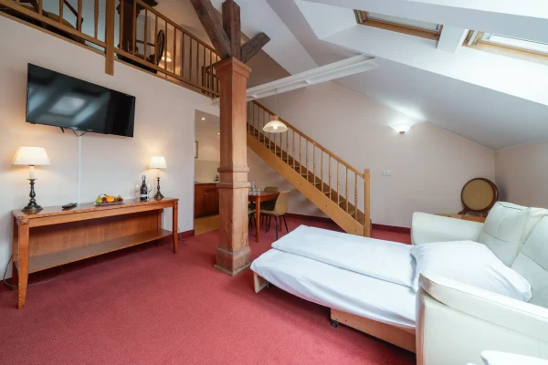 hotel-raffaello-praha-ubytovani-noir-hotels-dvoupodlazni-apartman