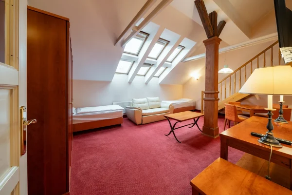 hotel-raffaello-praha-ubytovani-noir-hotels-dvoupodlazni-apartman