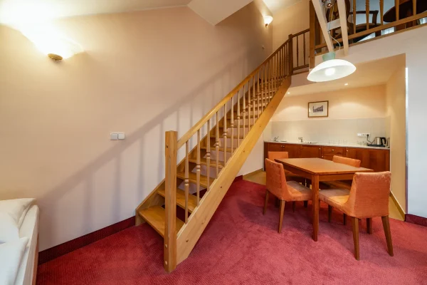 hotel-raffaello-praha-ubytovani-noir-hotels-dvoupodlazni-apartman