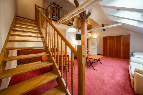 hotel-raffaello-praha-ubytovani-noir-hotels-dvoupodlazni-apartman