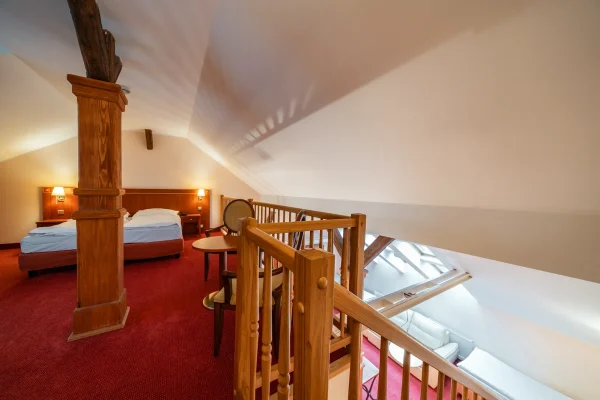 hotel-raffaello-praha-ubytovani-noir-hotels-dvoupodlazni-apartman