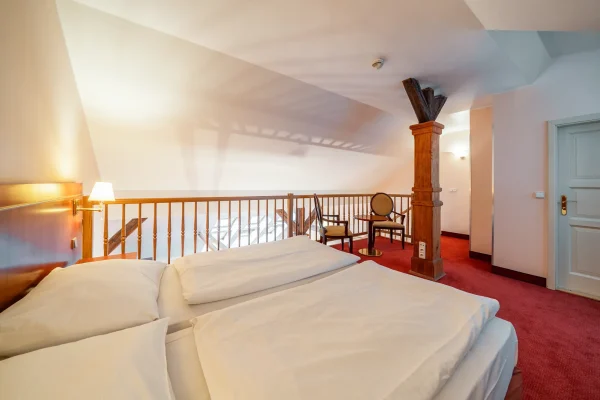 hotel-raffaello-praha-ubytovani-noir-hotels-dvoupodlazni-apartman