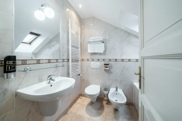 hotel-raffaello-praha-ubytovani-noir-hotels-dvoupodlazni-apartman