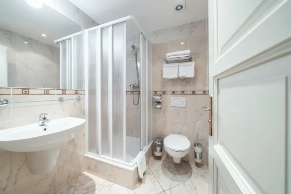 hotel-raffaello-praha-ubytovani-noir-hotels-dvoupodlazni-apartman