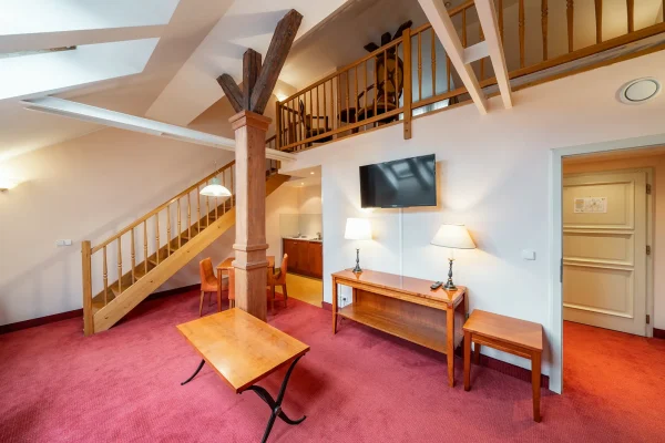 hotel-raffaello-praha-ubytovani-noir-hotels-dvoupodlazni-apartman